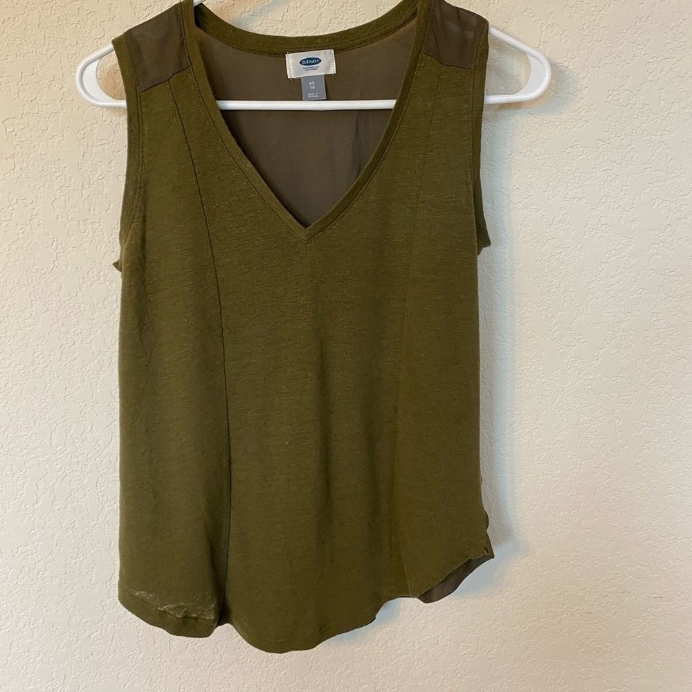 ❤️Old Navy olive green Top